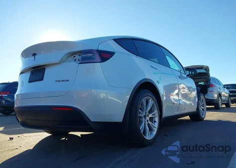 2020 Tesla Model Y Long Range Dual Motor All-Wheel Drive z USA, uszkodzony, nr VIN 5YJYGDEEXLF026315